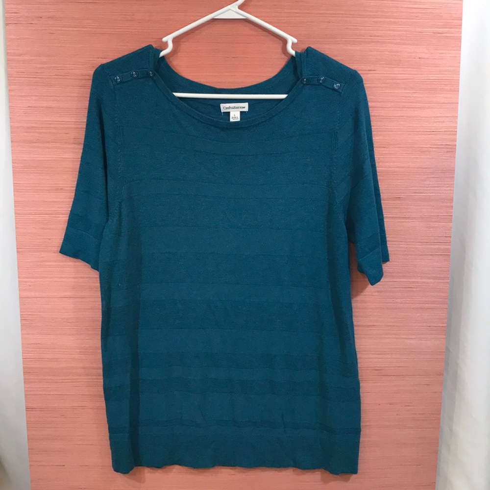 Adorable Croft & Barrow Top With Shoulder Detail